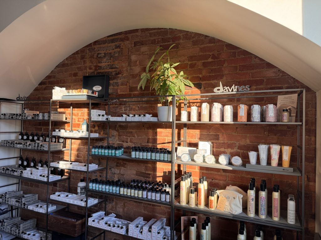 Mane Street Georgetown is the top rated and newest salon in Georgetown, Washington D.C. Led by master colorist, Kimberly Christoph, she leads a team of master stylists to offer the best salon experience in Washington D.C. Specializing in hair color services in Georgetown, Mane Street Georgetown is like no other. Voted Best of The City by Modern Luxury, Mane Street is one of the best salons in Georgetown, Washington D.C. salons in Washington d.c., haircut in Georgetown, hair salons in Georgetown, Washington D.C. hair salon, haircuts in Washington D.C., DC salon, salons in DC, headspa in washington D.C., Georgetown head spa, head spa in Georgetown, extensions in Georgetown, Washington D.C. hair extensions. Davines salon Washington DC, concept salon, luxury haircare Georgetown